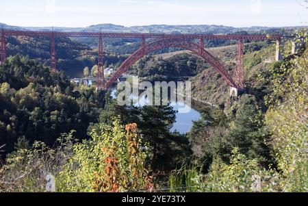 Saint-Mehl, Frankreich. Oktober 2024. Blick auf das Garabit-Viadukt, ein Werk von Gustave Eiffel in Saint-Mehl in Frankreich Stockfoto