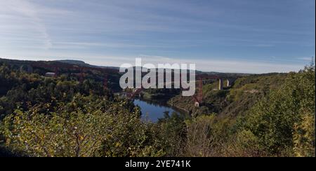 Saint-Mehl, Frankreich. Oktober 2024. Blick auf das Garabit-Viadukt, ein Werk von Gustave Eiffel in Saint-Mehl in Frankreich Stockfoto