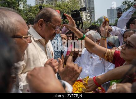 Mumbai, Indien. Oktober 2024. MUMBAI, INDIEN - 29. OKTOBER: Der unabhängige Kandidat aus Borivali West Gopal Shetty ist auf dem Weg, seine Nominierungspapiere am 29. Oktober 2024 in Mumbai, Indien, einzureichen. (Foto: Satish Bate/Hindustan Times/SIPA USA) Credit: SIPA USA/Alamy Live News Stockfoto