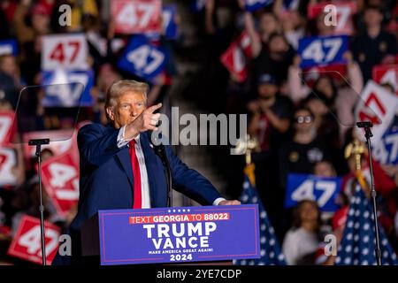 Der ehemalige Präsident und 2024 republikanische Präsidentschaftskandidat spricht bei einer Kundgebung im McCamish Pavilion auf dem Campus der Georgia Tech, Atlanta, Georgia o Stockfoto