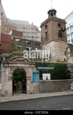 St Olave's Church, Hart Street, ist eine Kirche in der City of London. Die Kirche ist eine der kleinsten in der Stadt und eine der größten Stockfoto