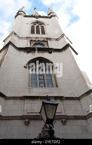 Die Kirche St. Dunstan im Osten wurde ursprünglich um 1100 erbaut und ist ein denkmalgeschütztes Gebäude. Stockfoto