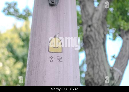 Oktober 2024. Öffentliche Straßen rund um Gyedong-gil, Jongno District, Seoul, Südkorea. Stockfoto