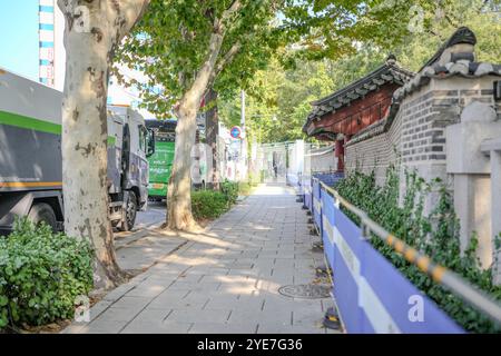 Oktober 2024. Öffentliche Straßen rund um Gyedong-gil, Jongno District, Seoul, Südkorea. Stockfoto