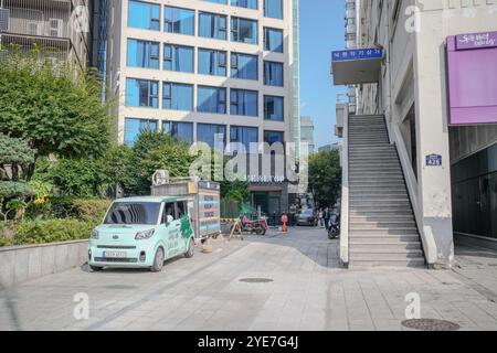 Oktober 2024. Öffentliche Straßen rund um Gyedong-gil, Jongno District, Seoul, Südkorea. Stockfoto