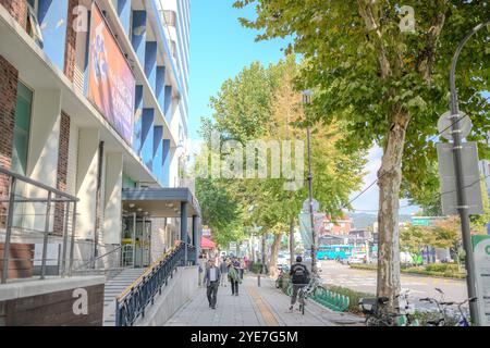 Oktober 2024. Öffentliche Straßen rund um Gyedong-gil, Jongno District, Seoul, Südkorea. Stockfoto