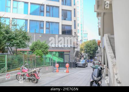 Oktober 2024. Öffentliche Straßen rund um Gyedong-gil, Jongno District, Seoul, Südkorea. Stockfoto