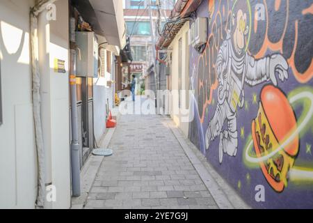 Oktober 2024. Öffentliche Straßen rund um Gyedong-gil, Jongno District, Seoul, Südkorea. Stockfoto