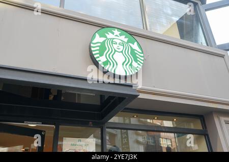 Am Morgen des 12. Oktober 2024 befindet sich Starbucks in Changgyeonggung-RO, Jongno-gu, Seoul, Südkorea. Stockfoto