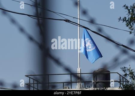 Jerusalem, Israel. 30. Oktober 2024. Abgebildet ist das Westjordanland und das Jerusalem-Außenbüro des Hilfswerks der Vereinten Nationen für palästinensische Flüchtlinge im Nahen Osten (UNRWA). Am Montag, dem 28. Oktober 2024, verabschiedete das israelische parlament ein Gesetz, das dem UNRWA untersagt, auf israelischem Gebiet tätig zu werden. Die Abstimmung trennt die Beziehungen zur UN-Agentur, entzieht ihr rechtliche Immunitäten und schränkt ihre Fähigkeit ein, Palästinenser in der Region zu unterstützen. Israel behauptet, dass die UNRWA an den Angriffen der Hamas auf Israel am 7. Oktober 2023 beteiligt gewesen sei, dass ihre Mitarbeiter aktiv an dem Angriff beteiligt seien Stockfoto