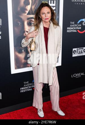 Los Angeles, Usa. Oktober 2024. LOS ANGELES, KALIFORNIEN, USA - 29. OKTOBER: Jacqueline Bisset kommt am 29. Oktober 2024 auf dem French American Film Festival an – Premiere von Netflix's „Emilia Perez“ im Directors Guild of America Theater Complex in Los Angeles, Kalifornien, USA. (Foto: Xavier Collin/Image Press Agency) Credit: Image Press Agency/Alamy Live News Stockfoto