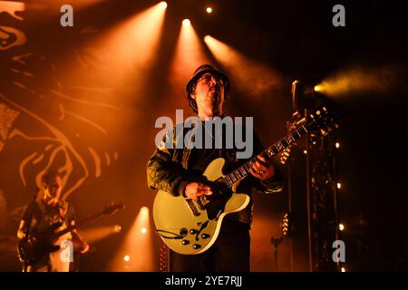 UK. Oktober 2024. LONDON, ENGLAND - 29. OKTOBER: Adrian Quesada von Black Pumas, Auftritt in der Royal Albert Hall am 29. Oktober 2024 in London, England. CAP/MAR © MAR/Capital Pictures Credit: Capital Pictures/Alamy Live News Stockfoto