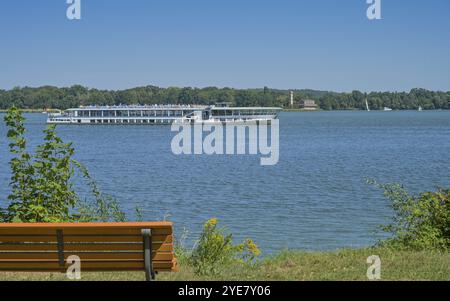 Bank, Aussichtspunkt Schwanenallee, Ausflugsdampfer Berlin, Stern & Kreis, Jungfernsee, Havel, Potsdam, Brandenburg, Deutschland, Europa Stockfoto