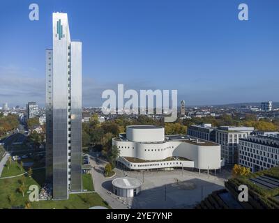 Gustaf-Gruendgens-Platz mit Schauspielhaus, Dreischeibenhaus, Drohnenaufnahme, Düsseldorf, NRW, Deutschland Stockfoto