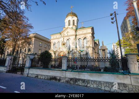 Chisinau, Moldawien. Oktober 2024. Außenansicht der Kirche der Verklärung des Erlösers im Stadtzentrum Stockfoto