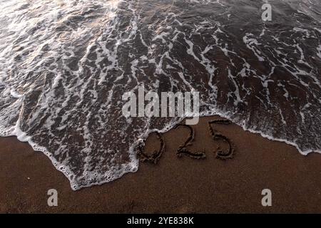 Weihnachtsinschrift 2005 am Sommerstrand Stockfoto