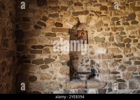 Das Marienkloster auf der Insel Zvernec in Albanien. Auch bekannt als Kloster der Dormition von Theotokos Maria. Es hat große kulturelle und relig Stockfoto