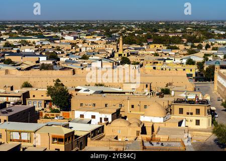 Erhöhter Blick auf (Innenstadt) Itchan Kala, Chiwa. Chiwa (XIVa, Xīveh) ist eine Stadt in der Region Chorazm in Usbekistan. Die Stadt wurde gegründet Stockfoto