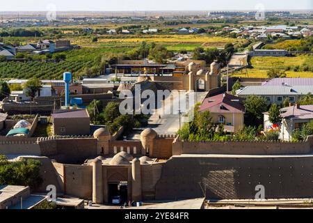 Erhöhter Blick auf (Innenstadt) Itchan Kala, Chiwa. Chiwa (XIVa, Xīveh) ist eine Stadt in der Region Chorazm in Usbekistan. Die Stadt wurde gegründet Stockfoto