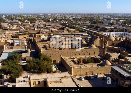 Erhöhter Blick auf (Innenstadt) Itchan Kala, Chiwa. Chiwa (XIVa, Xīveh) ist eine Stadt in der Region Chorazm in Usbekistan. Die Stadt wurde gegründet Stockfoto