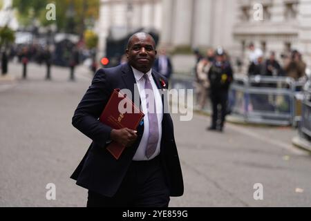 ER ÜBERMITTELTE DAVID LAMMY-Außenminister David Lammy in der Downing Street, London, für eine Kabinettssitzung, bevor die Finanzkanzlerin Rachel Reeves den ersten Haushalt ihrer Regierung im Unterhaus vorlegte. Bilddatum: Mittwoch, 30. Oktober 2024. Stockfoto