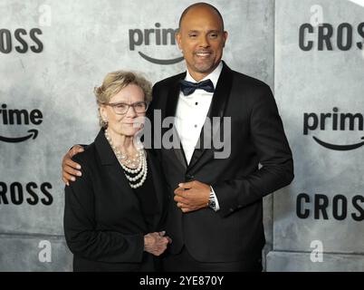 Los Angeles, USA. Oktober 2024. (L-R) April Kutger und Ben Watkins bei der CROSS Series Premiere von Prime Video in den nya Studios WEST in Los Angeles, KALIFORNIEN am Dienstag, 29. Oktober 2024. (Foto: Sthanlee B. Mirador/SIPA USA) Credit: SIPA USA/Alamy Live News Stockfoto