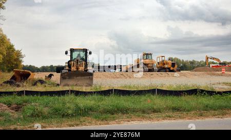 McCordsville, Indiana, USA – 22. September 2024: Ein Bauboom führt zu Neubauten in den Vororten im mittleren westen. McCordsville, Indisch Stockfoto