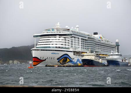 AIDAprima, Kreuzfahrt-Fotoeindruecke zum Thema Kreuzfahrt bei einer Kreuzfahrt nach Norwegen von Hamburg ueber Bergen, Geiranger, Alesund, Stavanger und wieder zurück nach Hamburg. AIDAprima im Hafen von Alesund, Norwegen Kreuzfahrt - AIDAprima *** AIDAprima, Kreuzfahrt Fotoimpressionen auf einer Kreuzfahrt nach Norwegen von Hamburg über Bergen, Geiranger, Alesund, Stavanger und zurück nach Hamburg AIDAprima im Hafen von Alesund, Norwegen Kreuzfahrt AIDAprima Stockfoto