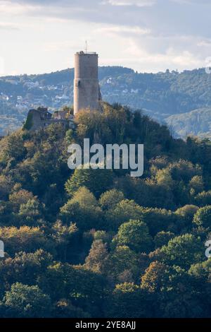 Vetzberg bei Gießen, Blick von Burg Gleisberg auf die Burgruine Stockfoto