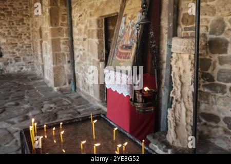 Das Marienkloster auf der Insel Zvernec in Albanien. Auch bekannt als Kloster der Dormition von Theotokos Maria. Es hat große kulturelle und relig Stockfoto