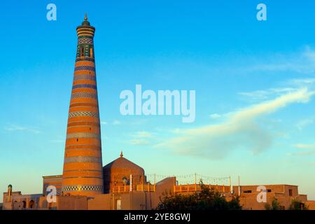 Höchstes Minaret; Chiwa; beste Aussicht; Islam Hoja Minaret; Khans von Chiwa; Chiwa; Xiva; Xiveh; Usbekistan; Asien; Zentralasien; UNESCO-Weltkulturerbe; CIT Stockfoto