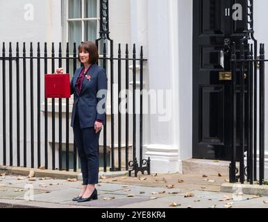 London, Großbritannien. 30. Oktober 2024. Die Finanzkanzlerin Rachel Reeves verlässt Downing Street, um ihr erstes Budget und das erste Labour-Budget für 14 Jahre zu liefern. Credit: Phil Robinson/Alamy Live News Stockfoto