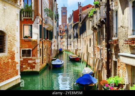 Der Rio di San Cassiano Kanal mit Booten, Venedig, Italien Stockfoto