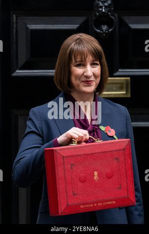 London, Großbritannien. 30. Oktober 2024. Rachel Reeves, Kanzlerin des Finanzministeriums, vor der Downing Street 11, bevor sie ihre erste Haushaltsrede vor Parlamentsabgeordneten im Unterhaus hielt. Quelle: Stephen Chung / Alamy Live News Stockfoto