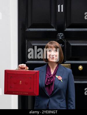 London, Großbritannien. 30. Oktober 2024. Rachel Reeves, Kanzlerin des Finanzministeriums, vor der Downing Street 11, bevor sie ihre erste Haushaltsrede vor Parlamentsabgeordneten im Unterhaus hielt. Quelle: Stephen Chung / Alamy Live News Stockfoto