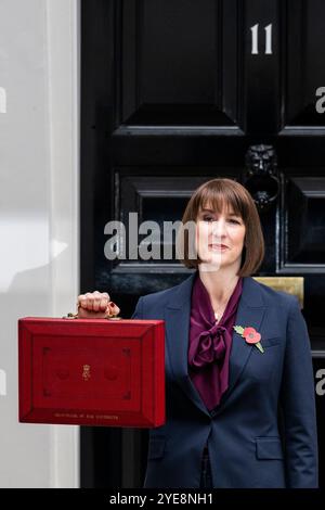 London, Großbritannien. 30. Oktober 2024. Rachel Reeves, Kanzlerin des Finanzministeriums, vor der Downing Street 11, bevor sie ihre erste Haushaltsrede vor Parlamentsabgeordneten im Unterhaus hielt. Quelle: Stephen Chung / Alamy Live News Stockfoto