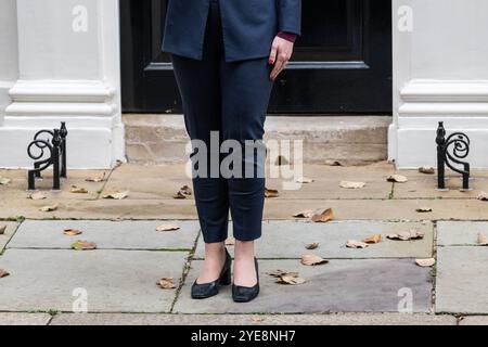 London, Großbritannien. 30. Oktober 2024. Rachel Reeves, Kanzlerin des Finanzministeriums, vor der Downing Street 11, bevor sie ihre erste Haushaltsrede vor Parlamentsabgeordneten im Unterhaus hielt. Quelle: Stephen Chung / Alamy Live News Stockfoto