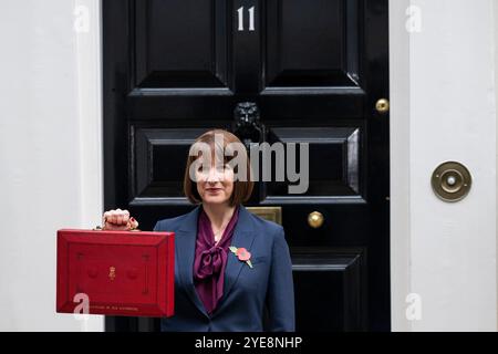 London, Großbritannien. 30. Oktober 2024. Rachel Reeves, Kanzlerin des Finanzministeriums, vor der Downing Street 11, bevor sie ihre erste Haushaltsrede vor Parlamentsabgeordneten im Unterhaus hielt. Quelle: Stephen Chung / Alamy Live News Stockfoto