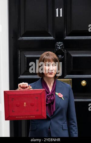 London, Großbritannien. 30. Oktober 2024. Rachel Reeves, Kanzlerin des Finanzministeriums, vor der Downing Street 11, bevor sie ihre erste Haushaltsrede vor Parlamentsabgeordneten im Unterhaus hielt. Quelle: Stephen Chung / Alamy Live News Stockfoto