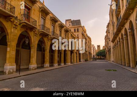 Das leere Stadtzentrum von Beirut am Nejmeh-Platz (Place de l'Etoile), dem zentralen Teil der Hauptstadt des Libanon mit berühmter Architektur. Stockfoto