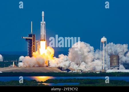 KENNEDY SPACE CENTER, FLORIDA, USA - 14. Oktober 2024 - Eine SpaceX Falcon Heavy-Rakete mit dem Europa Clipper-Raumschiff der NASA startet von Launch Co Stockfoto