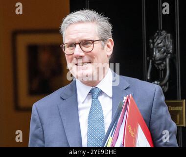 London, Großbritannien. 30. Oktober 2024. Kier Starmer, Premierminister, verlässt 10 Downing Street für Fragen der Premierminister Credit: Ian Davidson/Alamy Live News Stockfoto