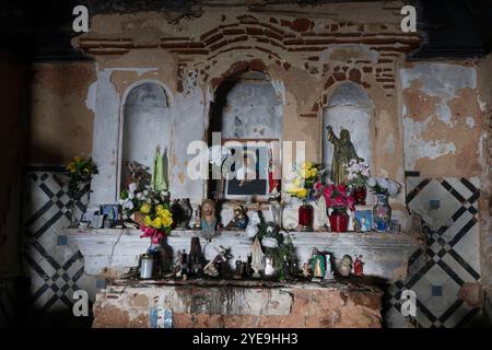 Rebellischer Schrein in der Höhle von Lapa de Santa Margarida; Sao Lourenco, Setubal, Portugal Stockfoto