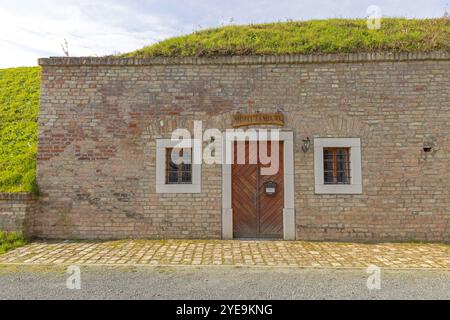 Slavonski Brod, Kroatien - 23. Oktober 2024: Tambura-Museum im Brod-Festungsgebäude in der Vukovarska-Straße, Herbsttag. Stockfoto