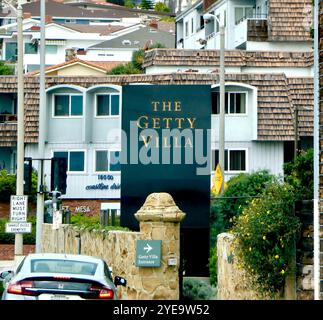 Schilder am Eingang zum Getty Villa Bildungszentrum und Kunstmuseum Pacific Coast Highway Pacific Palisades Malibu Coast California USA Stockfoto