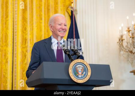 Washington, Usa. 28. Oktober 2024. U. US-Präsident Joe Biden hält während eines Diwali-Empfangs im East Room of the White House am 28. Oktober 2024 in Washington, D.C. Credit: Adam Schultz/White House Photo/Alamy Live News Stockfoto