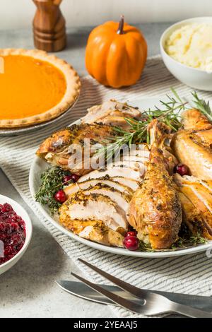 Festtage Thanksgiving Truthahn Dinner Teller mit allen Seiten Stockfoto