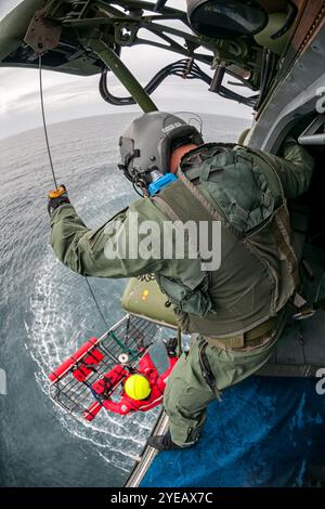 Such- und Rettungsoperationen der portugiesischen Luftwaffe mit Esquadra 751 und dem Hubschrauber EH101. Stockfoto