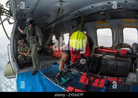 Such- und Rettungsoperationen der portugiesischen Luftwaffe mit Esquadra 751 und dem Hubschrauber EH101. Stockfoto