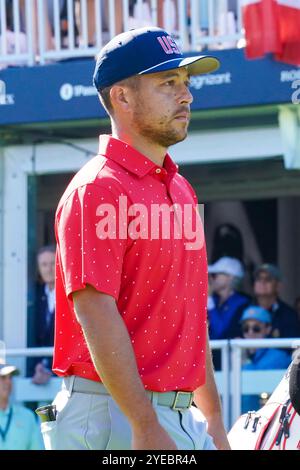 Montreal, Quebec, Kanada. September 2024. Xander Schauffele (USA) geht in der letzten Runde des Presidents Cup 2024 im Royal Montreal Golf Club zum ersten Abschlag. (Kreditbild: © Debby Wong/ZUMA Press Wire) NUR REDAKTIONELLE VERWENDUNG! Nicht für kommerzielle ZWECKE! Stockfoto